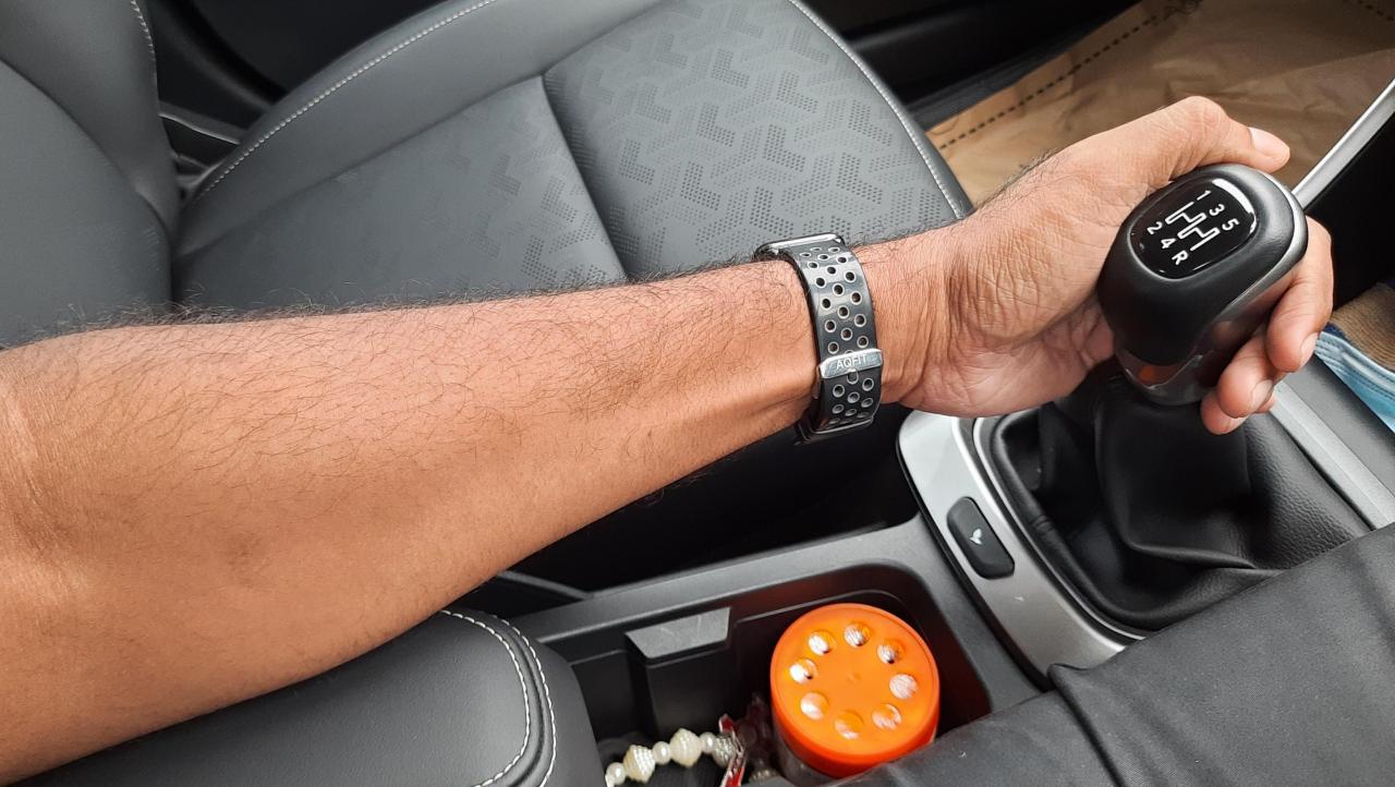 How to Brake in a Manual Car