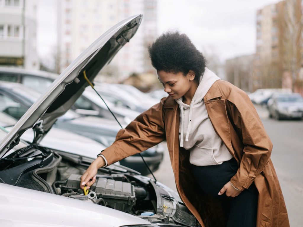 Low Oil Cause Check Engine Light to Come On